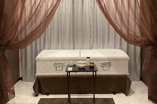 ご遺体安置所完備