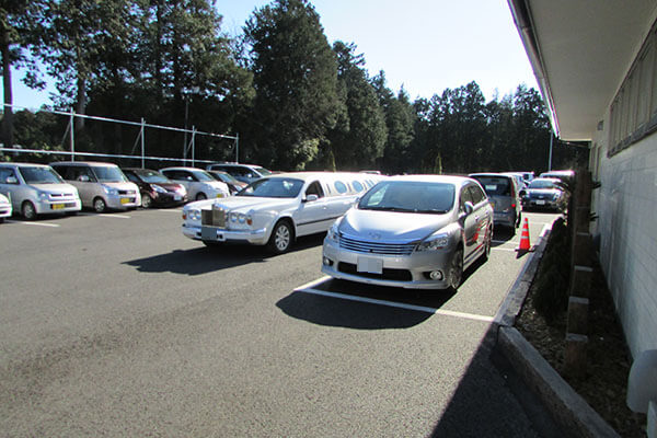 大型駐車場完備